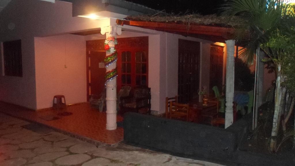 Thisal Guest House Polonnaruwa Exteriör bild